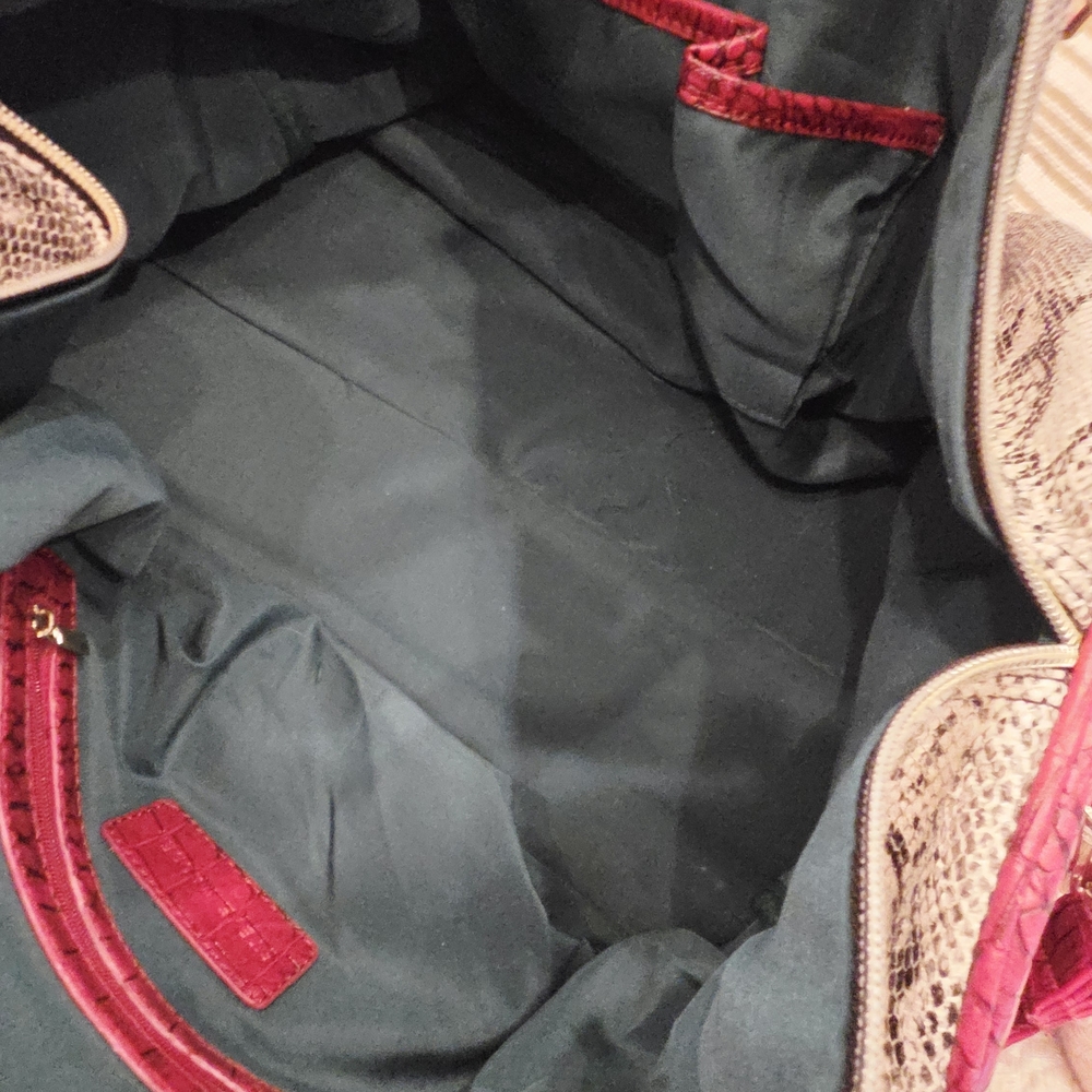 Steve Madden XLarge Stylish Snakeskin Patterned Travel bag with Red Accents - Picture 10 of 10